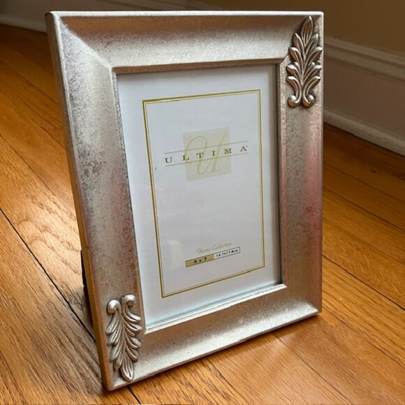 NWT Beautiful Silver leaf 5x7 photo frame in box - Picture 3 of 8